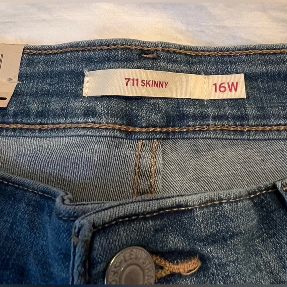 Levi’s 711 Women’s Skinny Ankle Jeans SZ 16W - Picture 3 of 9